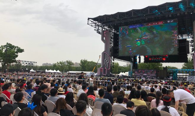 更突显了维 更突显了维