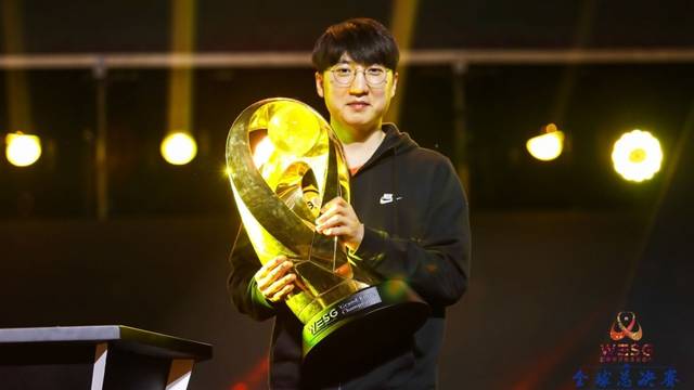 女子篮球的 女子篮球的